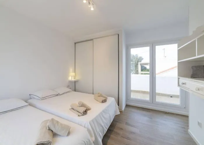 Relaxing Carel Capri