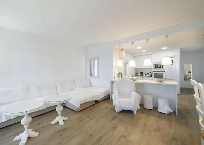 Luxury Villa Capri With Pool & Garden