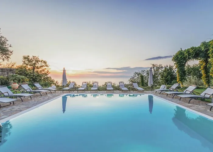 Luxury With Pool & Garden Casa vacanze