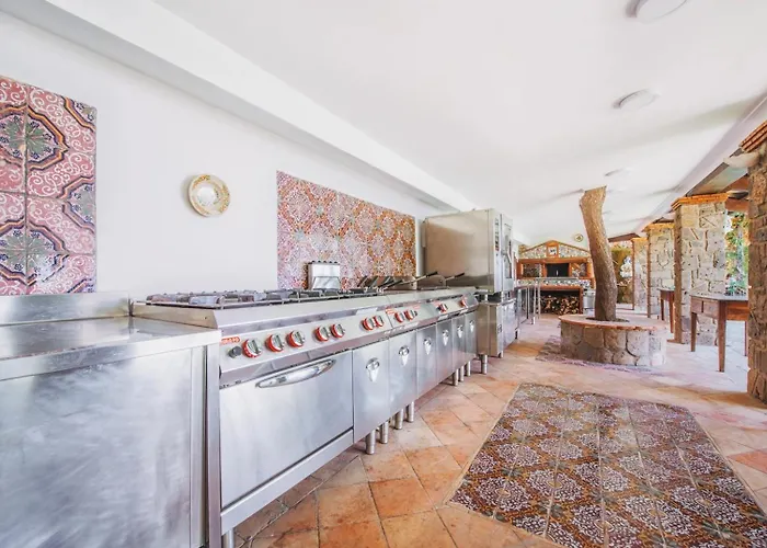 Luxury With Pool & Garden Casa vacanze