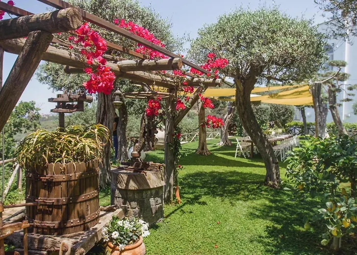 Luxury With Pool & Garden Capri