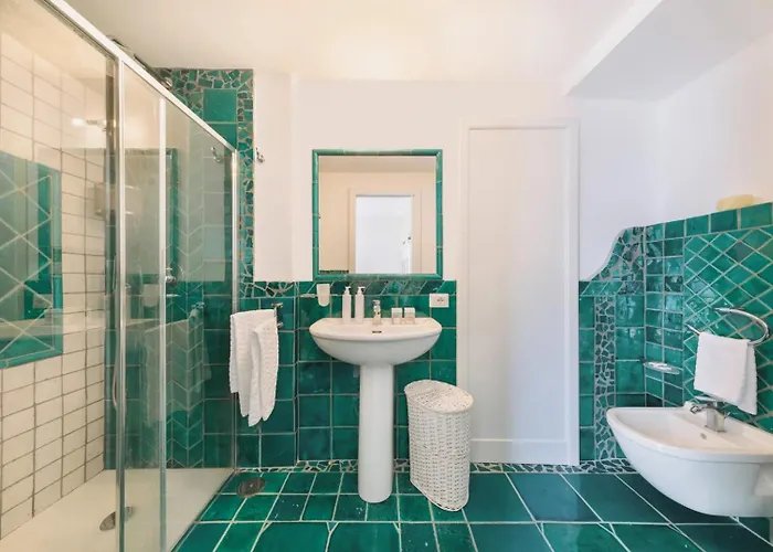 Luxury With Pool & Garden קאפרי